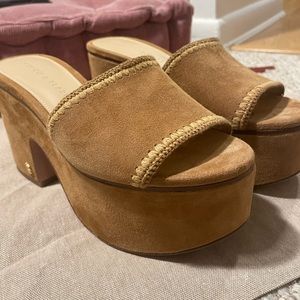 NWOT Veronica Beard Dessie Suede Platform Sandle Size 6.5 Latte